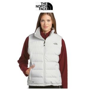 The North Face White Nuptse 700 Puffer Gilet‎